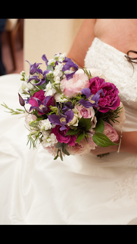 Reviews of Katie Mackintosh Wedding Florist in Maidstone - Florist