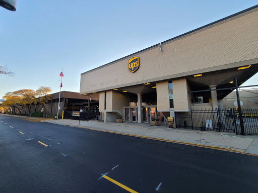 Shipping and Mailing Service «UPS Customer Center», reviews and photos, 1500 S Jefferson St, Chicago, IL 60607, USA