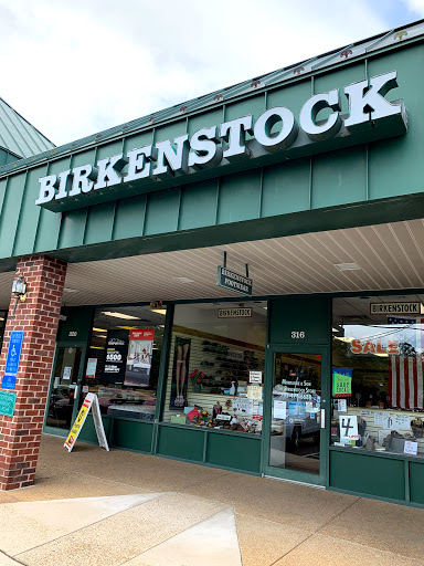 Shoe Store «Montague & Son», reviews and photos, 316 Elden St, Herndon, VA 20170, USA