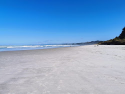 Westwood Recreation Beach'in fotoğrafı dağlarla çevrili