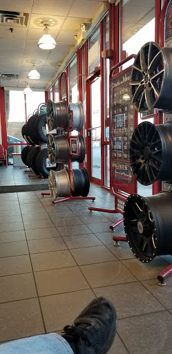 Tire Shop «Discount Tire», reviews and photos, 5505 South La Grange Road, Countryside, IL 60525, USA