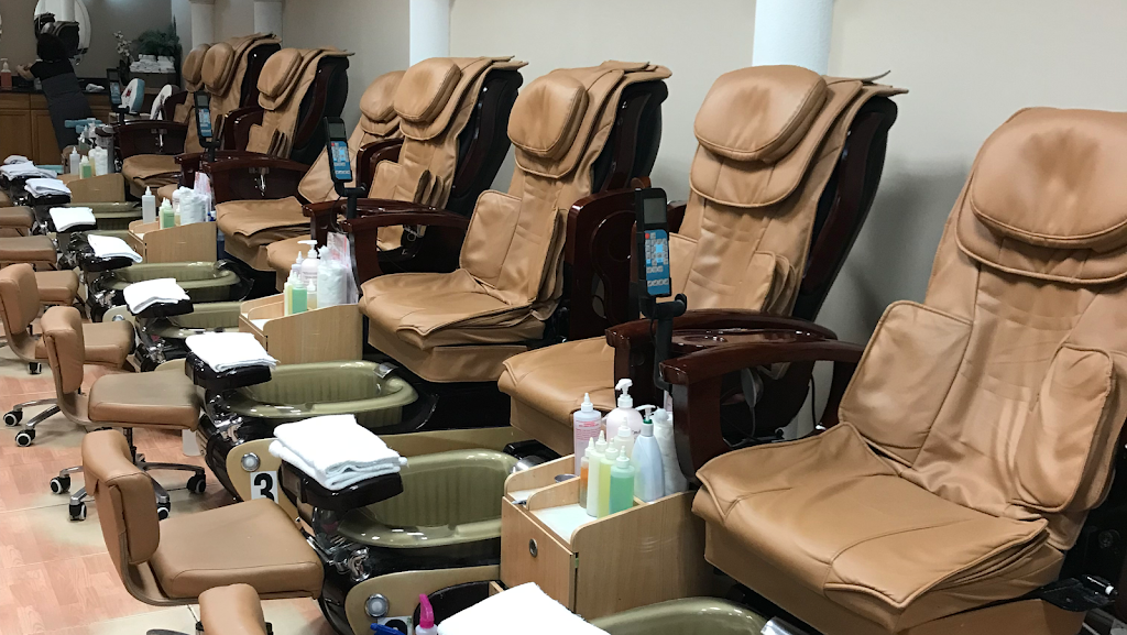 Lake Square Nails & Spa 34788