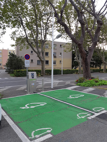 Borne de recharge de véhicules électriques Borne de recharge Simone Saint-Martin-de-Crau