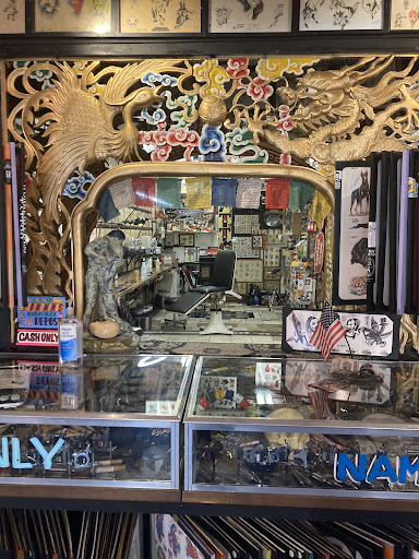 Explore daisy flower tattoo ideas, creative tattoo ideas in Muncie, available at 111 arts gallery tattoo shop