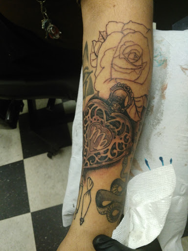Tattoo Shop «Cali Soul Tattoo», reviews and photos, 4751 N Blackstone Ave, Fresno, CA 93726, USA