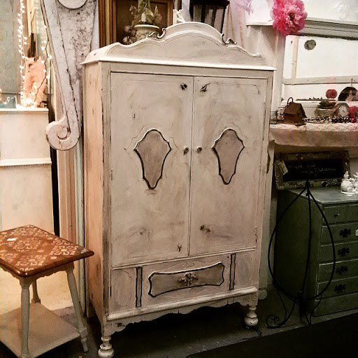 Furniture Store «Picked Painted and Prayed», reviews and photos, 22407 Gordon Rd, Fredericksburg, VA 22407, USA