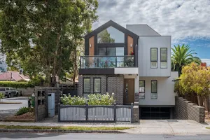 StayCentral - Thornbury Entertainer Townhouse image