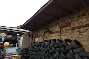 Fast Fit Tyres image