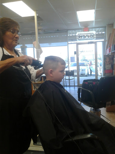 Hair Salon «Fantastic Sams Cut & Color», reviews and photos, 651 S Walnut Ave # L, New Braunfels, TX 78130, USA