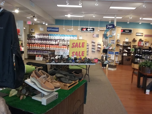 Shoe Store «Mar-Lou Shoes», reviews and photos, 5471 Mayfield Rd, Lyndhurst, OH 44124, USA