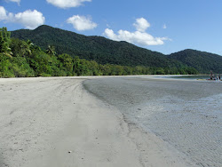 Cow Bay Beach'in fotoğrafı uçurumlarla desteklenmiş