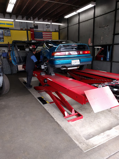 United Alignment & Tire Center image