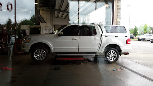 Tire Shop «Discount Tire Store - Louisville, KY», reviews and photos, 2131 S Hurstbourne Pkwy, Louisville, KY 40220, USA