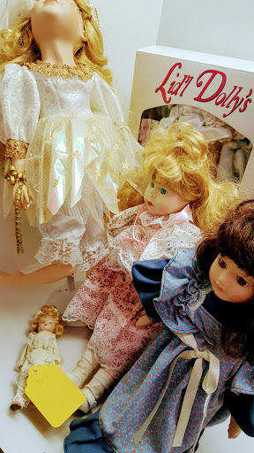 Thrift Store «New2you Thrift Store», reviews and photos, 206 William Howard Taft Rd #2, Cincinnati, OH 45219, USA