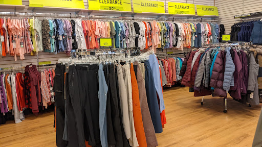 Clothing Store «Eddie Bauer Outlet», reviews and photos, 230 Outlet Village Blvd, Lebanon, TN 37090, USA