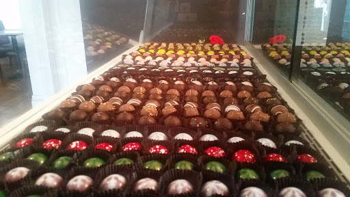Chocolate & Vines, 757 University Ave, Rochester, NY 14607, USA, 