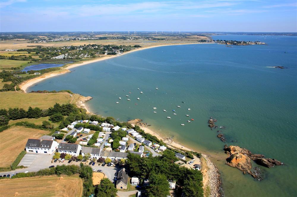 Photo de Plage de Bétahon avec droit et long