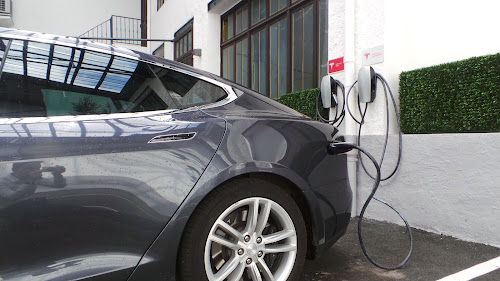 Borne de recharge de véhicules électriques Tesla Destination Charger Oyonnax