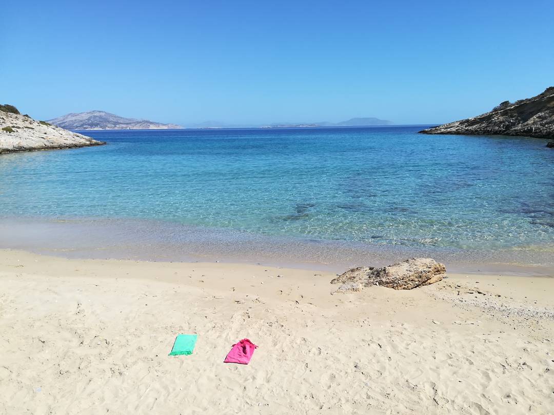 Zdjęcie Plaża Psili Ammos z powierzchnią jasny, drobny piasek