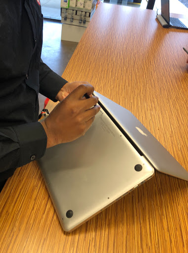 Mobile Phone Repair Shop «CPR Cell Phone Repair Akron - Fairlawn», reviews and photos, 3869 Medina Rd A, Akron, OH 44333, USA