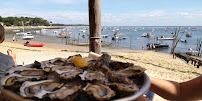 Plats et boissons du Bar-restaurant à huîtres Emile et une huître à Lège-Cap-Ferret - n°3