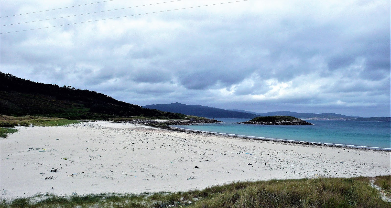 Praia da Ermida'in fotoğrafı kısmen temiz temizlik seviyesi ile