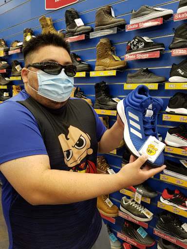 Sporting Goods Store «Big 5 Sporting Goods - Bakersfield», reviews and photos, 3203 Mall View Rd, Bakersfield, CA 93306, USA