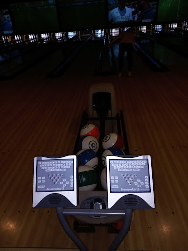 Bowling Alley «10Pin Bowling Lounge», reviews and photos, 330 N State St, Chicago, IL 60654, USA