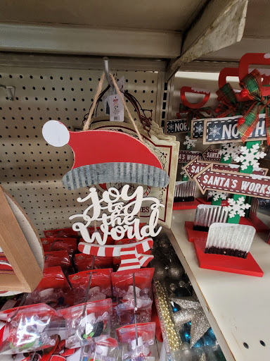 Grocery Store «Grocery Outlet Bargain Market», reviews and photos, 355 N Citrus Ave, Azusa, CA 91702, USA