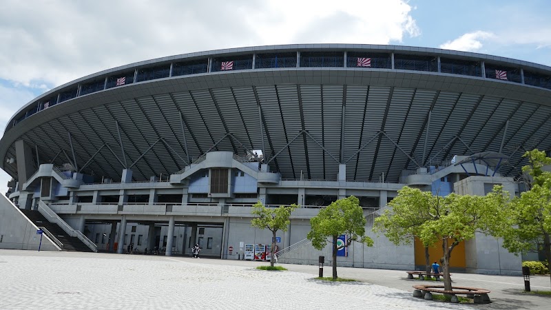 坊っちゃんスタジアム（松山中央公園野球場）