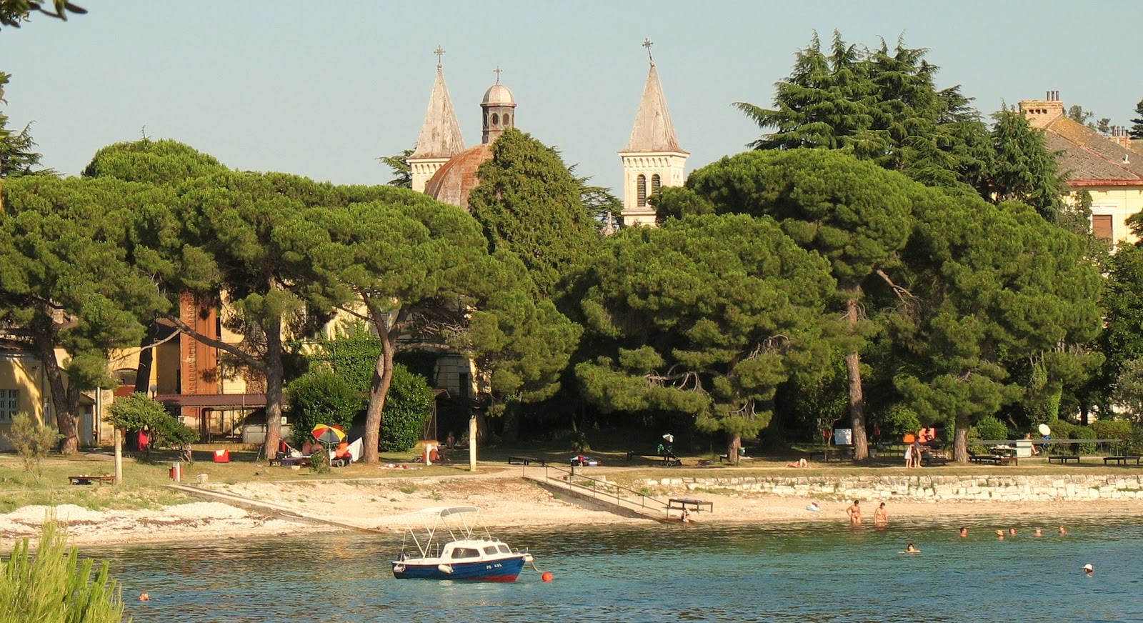 Photo of beach Rovinj and the settlement