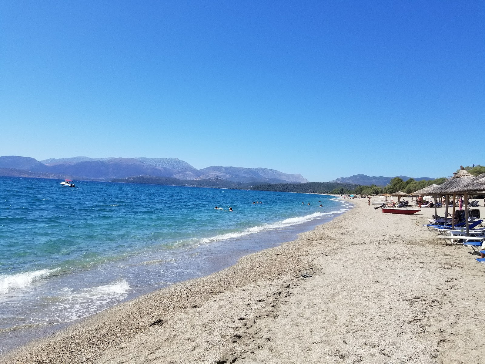 Fotografie cu Montenegro beach cu o suprafață de apa turcoaz