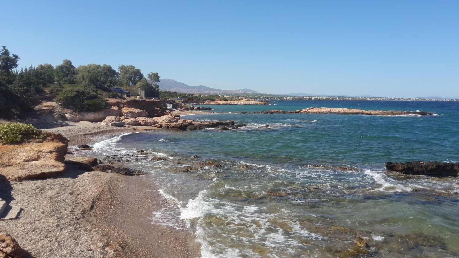 Foto di Panagias Giatrisa II con una superficie del sabbia beige e rocce