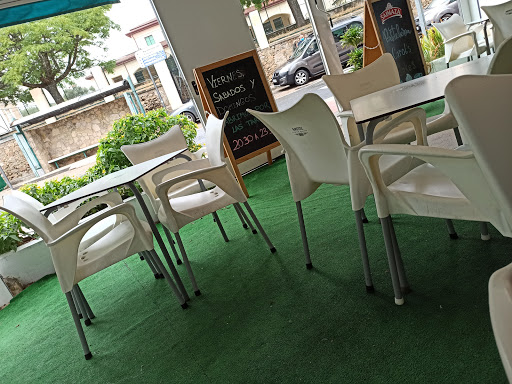 Pastelería Cafetería Carol's Cakes en Hoyos, Cáceres‎