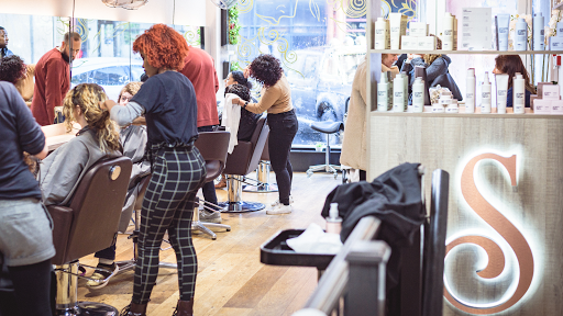 Hairdressers for curly hair Dudley