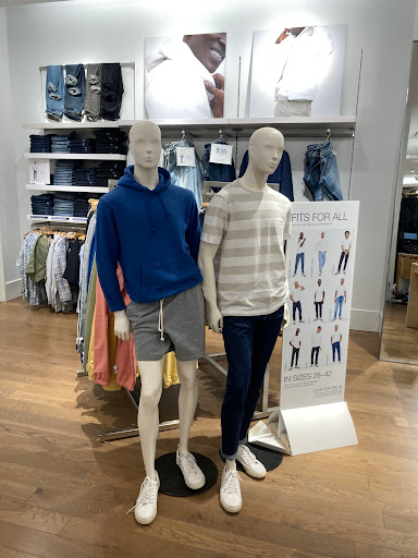 Clothing Store «Gap», reviews and photos, 3416 N Southport Ave, Chicago, IL 60657, USA