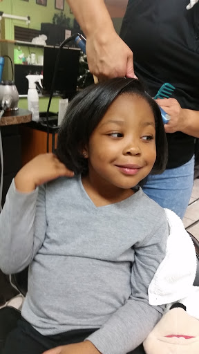 Beauty Salon «Arelis Beauty Salon Dominican Blowout Starting @$30», reviews and photos, 9318 E Colonial Dr, Orlando, FL 32817, USA