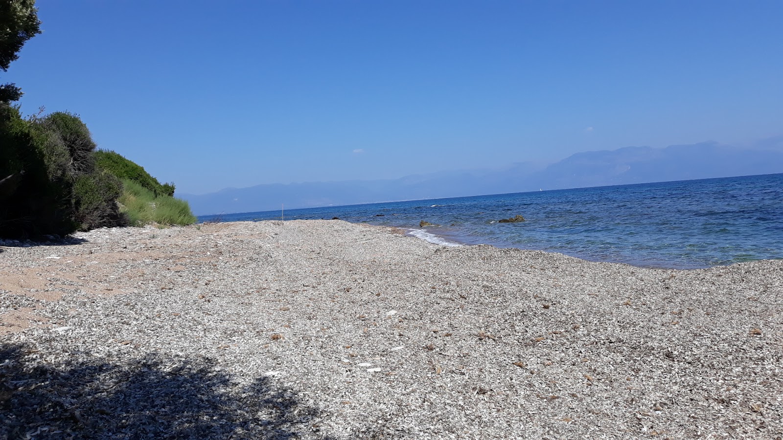 Foto af Kalamaki beach med grå sten overflade