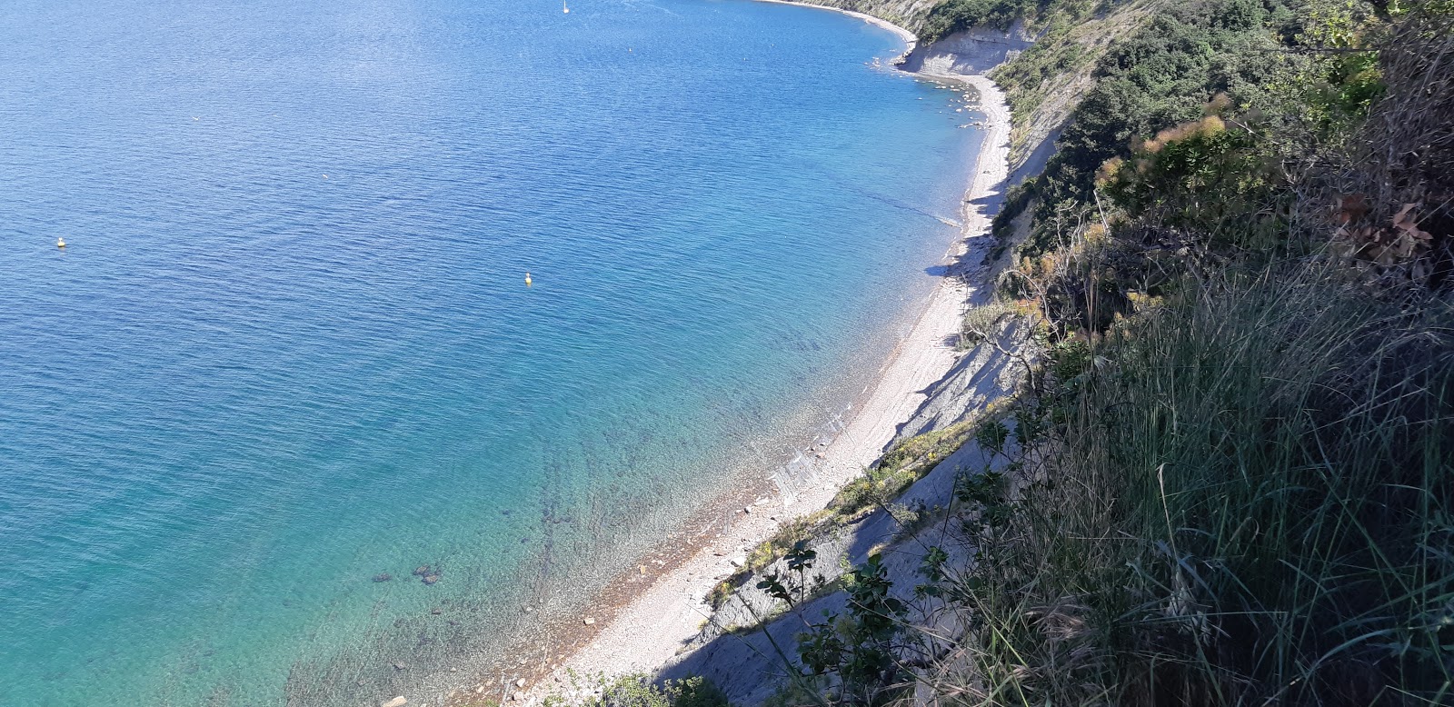 Photo de Bele Skale beach avec droit et long