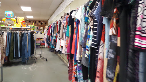 Used Clothing Store «T.E.A.M. Resale Shop», reviews and photos, 300 W Main St, Tomball, TX 77375, USA