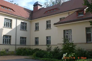 Sächsisches Krankenhaus Arnsdorf Klinik für Kinder- und Jugendpsychiatrie und -psychotherapie image