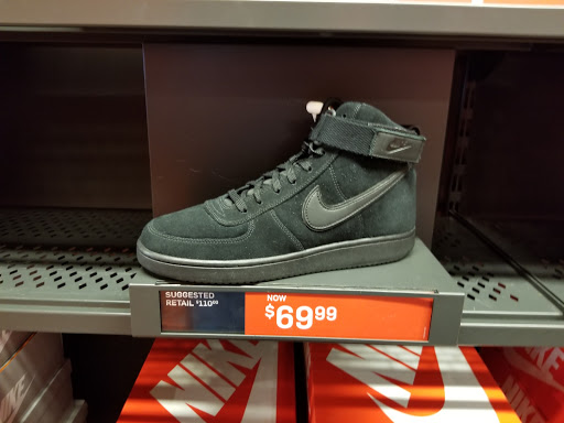 Sporting Goods Store «Nike Factory Store», reviews and photos, 1500 SE East Devils Lake Rd #105, Lincoln City, OR 97367, USA