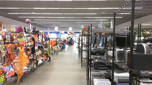 Thrift Store «Kyrene & Warner Goodwill Retail Store & Donation Center», reviews and photos, 575 W Warner Rd, Tempe, AZ 85284, USA