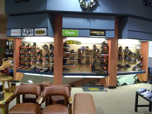 Shoe Store «Reyers Shoe Store», reviews and photos, 40 S Water Ave, Sharon, PA 16146, USA