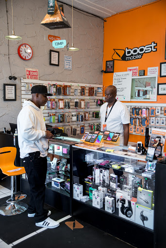 Telecommunications Service Provider «Boost Mobile», reviews and photos, 1109 W Broadway Ave, Minneapolis, MN 55411, USA
