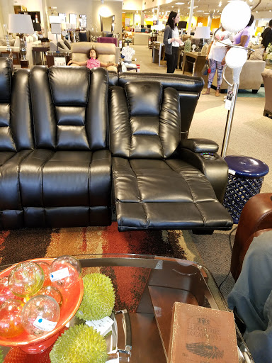 Furniture Store «Art Van Furniture - Warren - 8 Mile», reviews and photos, 13855 East 8 Mile Road, Warren, MI 48089, USA