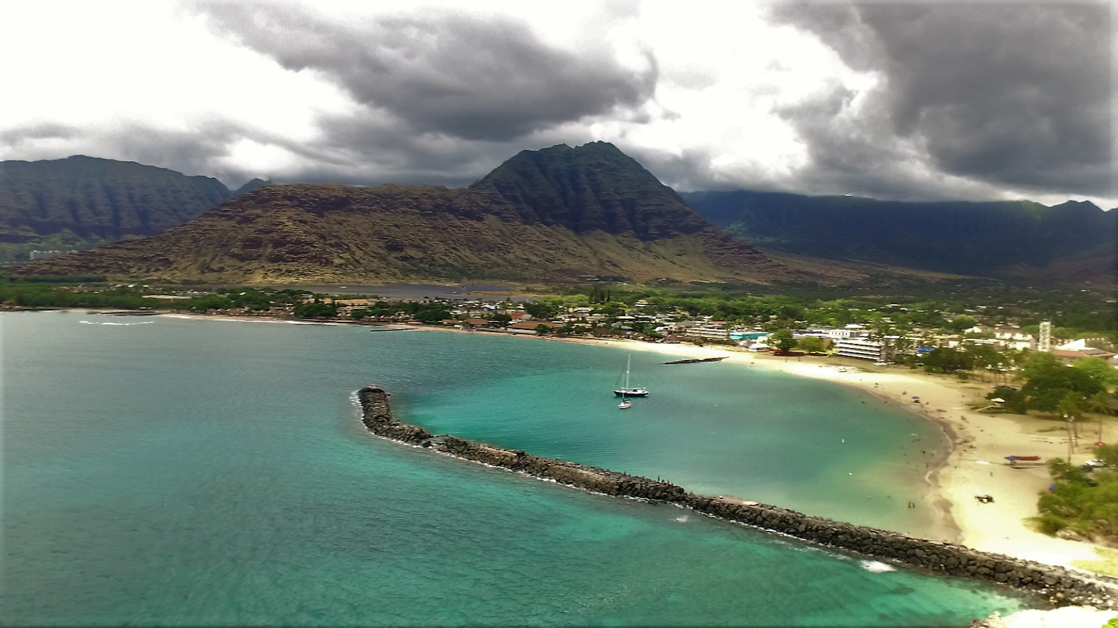 Foto von Pokai Beach mit geräumige küstenlinie