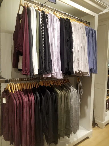 Clothing Store «Aéropostale», reviews and photos, 200 Baychester Ave, Bronx, NY 10475, USA