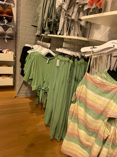 Clothing Store «AEO & Aerie Store», reviews and photos, 825 Dulaney Valley Rd #116, Towson, MD 21204, USA