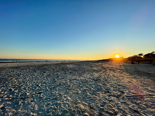 Bar & Grill «Tiki Hut», reviews and photos, 1 S Forest Beach Dr, Hilton Head Island, SC 29928, USA